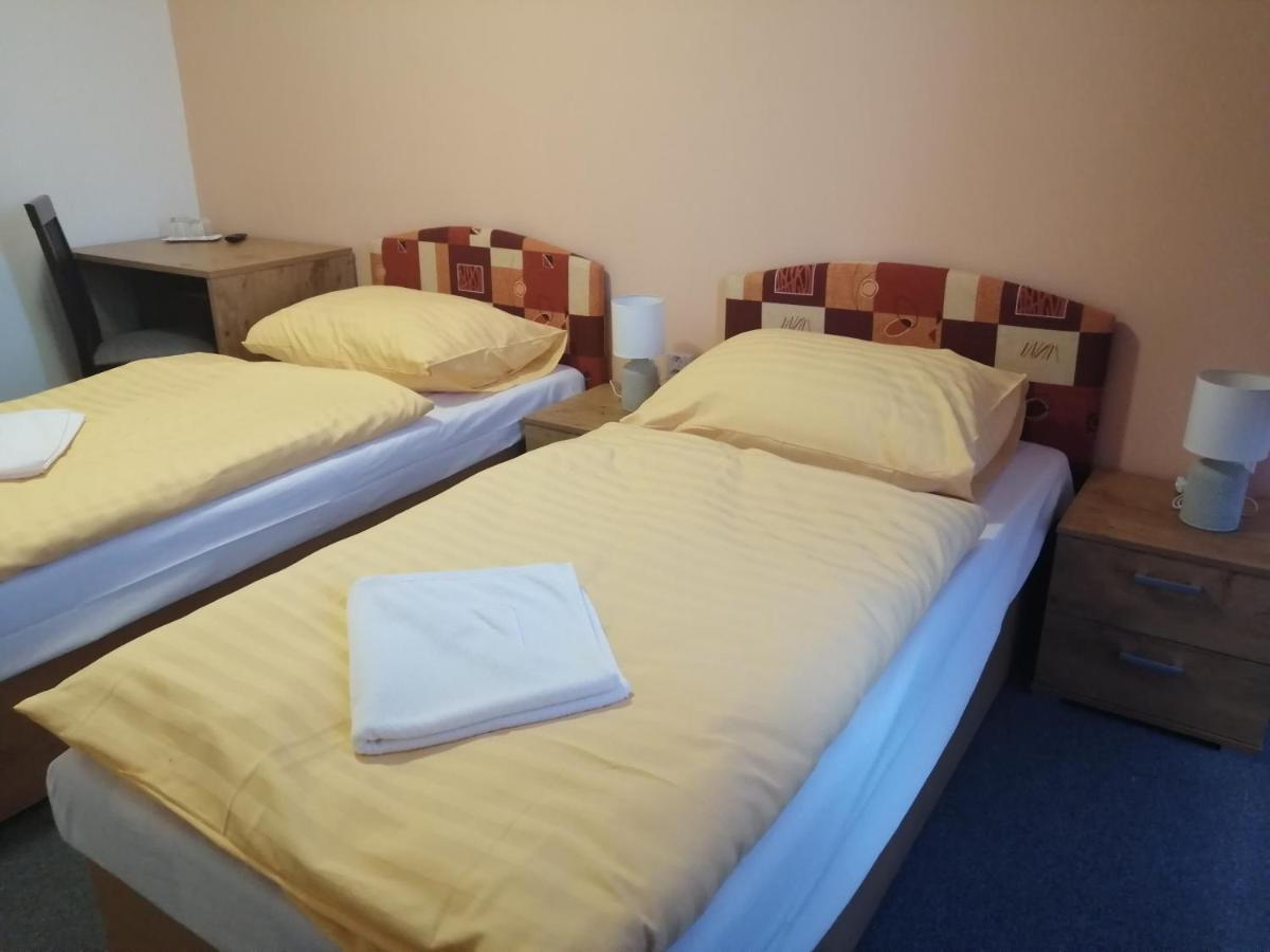 Penzion Institut Kosice Bagian luar foto